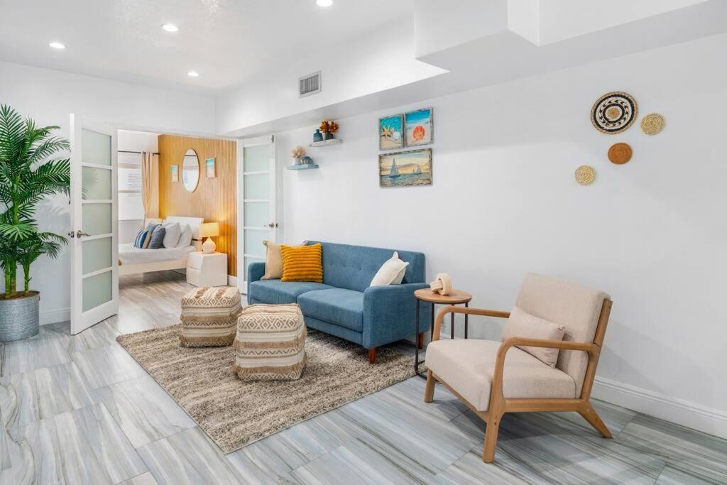 Ocean Views! Steps from Dining, Shopping, Las Olas - B&B