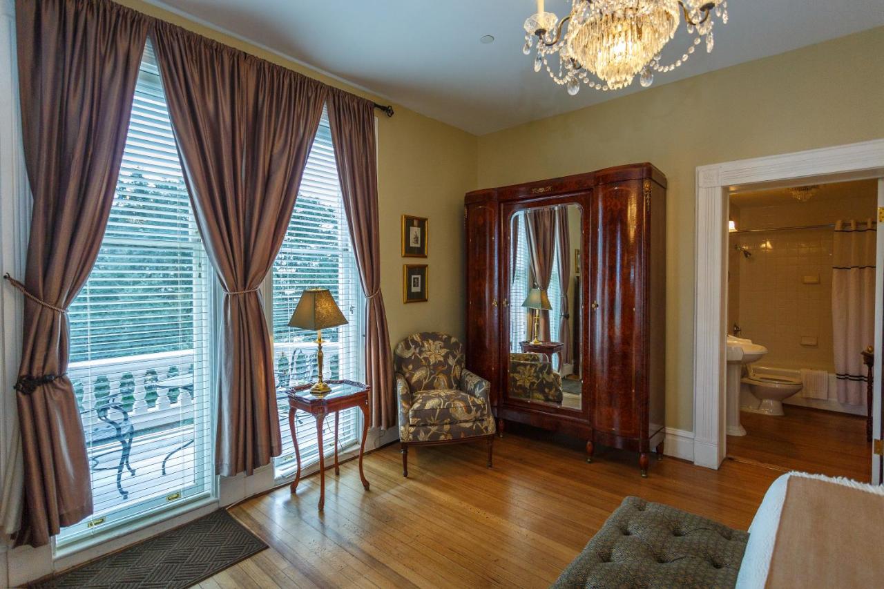 James E. Oglethorpe - Grand Superior Balcony King