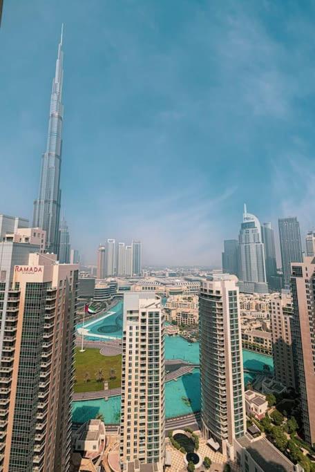Luxurious 1-Bed, 2-Bath with Burj Khalifa Views - B&B