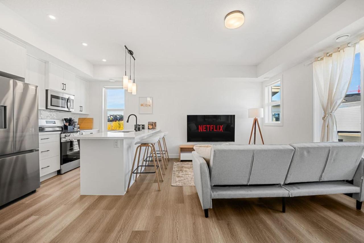 Aspen - Town House with 2 Bedrooms, Garage Parking, AC & More! - Ferienwohnung Calgary