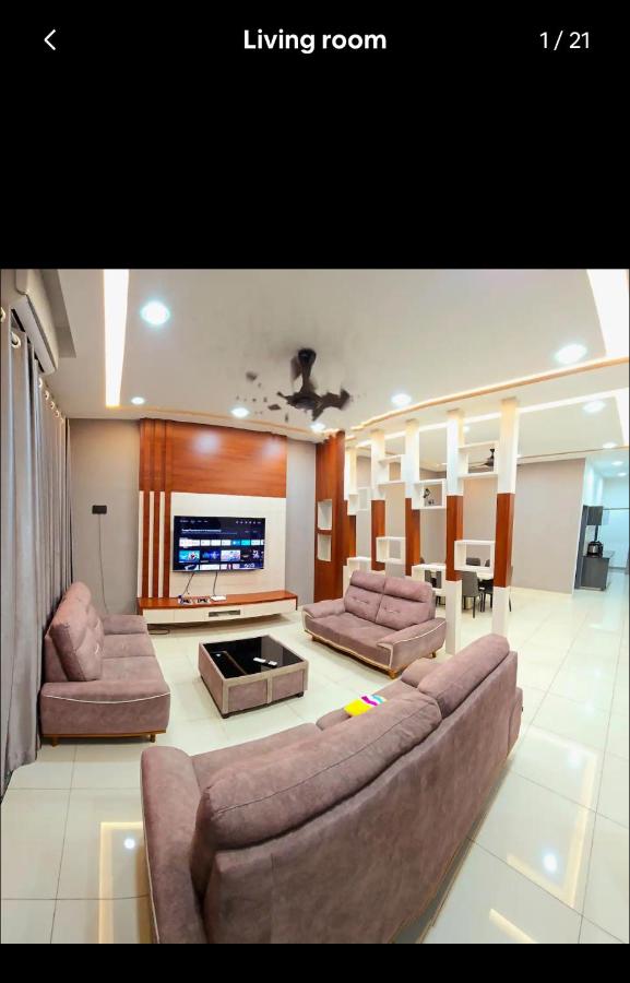Bandar Alam Masai Staycation - Netflix, Unifi, Prime, Hotstar - Bed and Breakfast