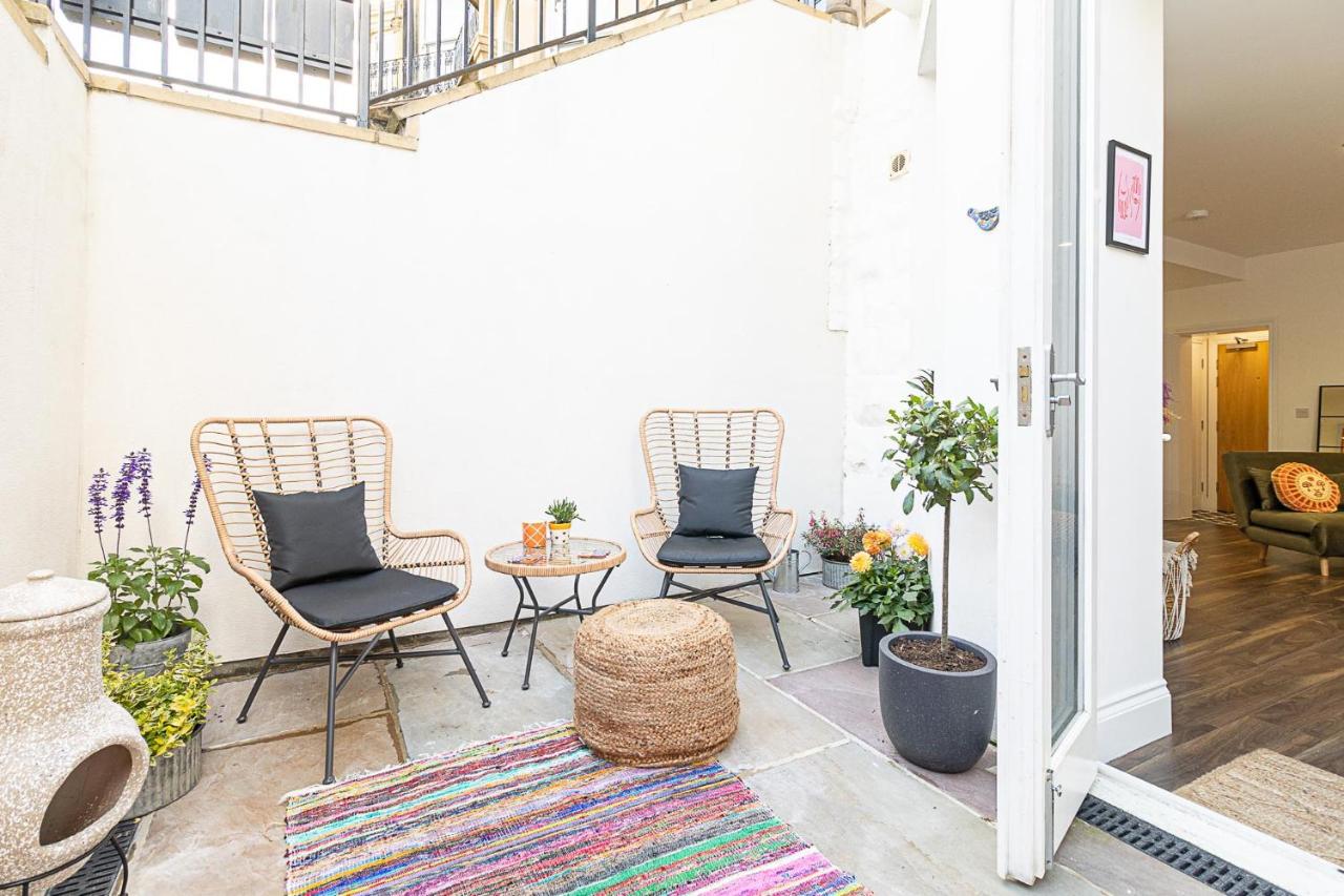 Esplanade Retreat - Stylish 1 Bed Apartment with Patio - B&B Scarborough