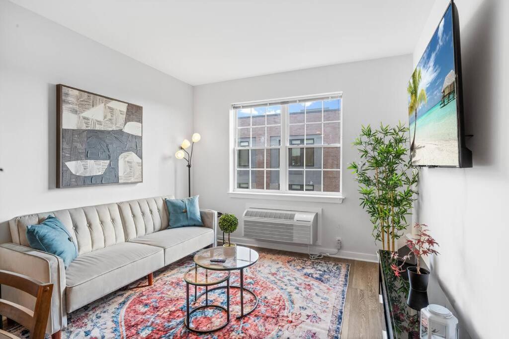 Luxury Living in Jersey City Only Steps Away from Manhattan - B&B