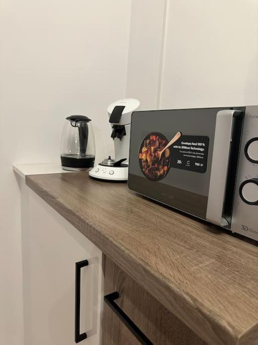 Luxus 2 Zimmer Apartment mit Stellplatz und Balkon - B&B Lipsia