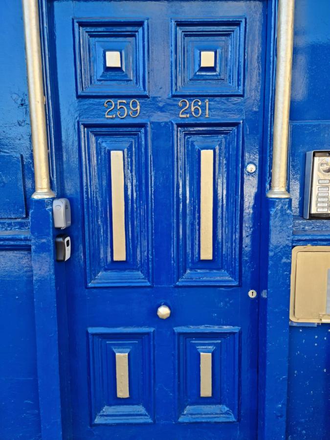 Stylish studio - private bathroom, 15mins to Central London! - B&B Londra