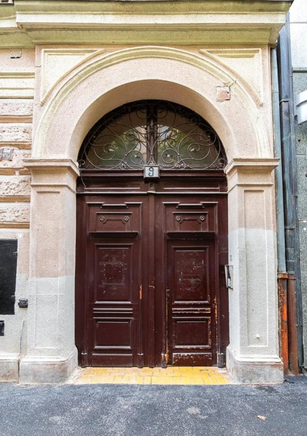 Luxury Art Nouveau apartment next to Parliament building - Chambres d'hôtes Budapest