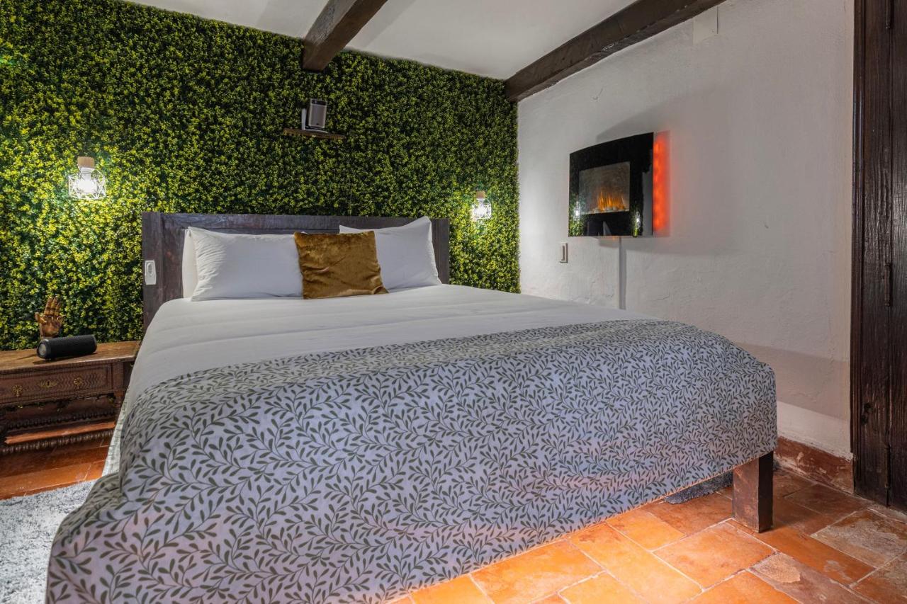 Small Cozy Room in Palace Patio with Hot Tub and Snooker - Sintra WOW - B&B