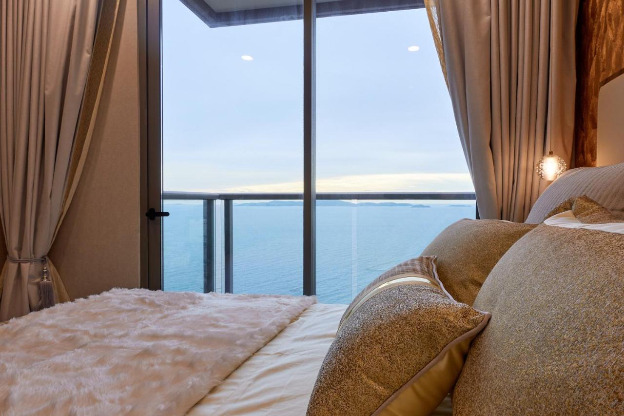 One-Bedroom Premium Apartment with Ocean View