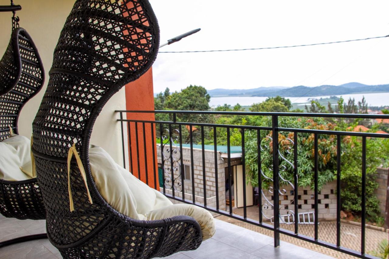Stunning lakeview Apt 8mins from Speke Resort - B&B Kampala