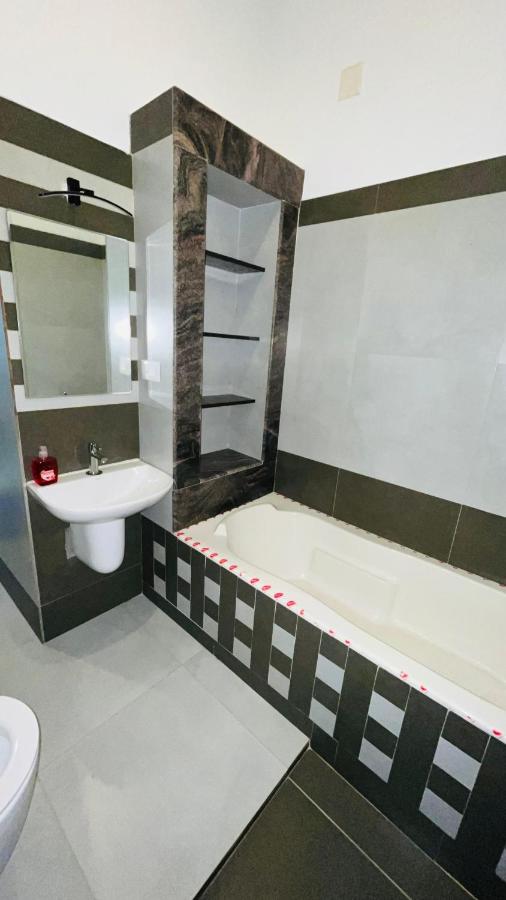 Dutch Heaven - Luxury Rental Villa Near Cochin Airport - Chambres d'hôtes Nedumbassery