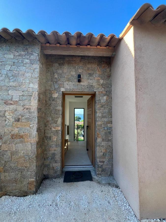 Villa PERLE DE GIENS sur PRESQU'ILE de GIENS 200 M de la mer VUE MER exceptionnelle - Chambres d'hôtes Hyères