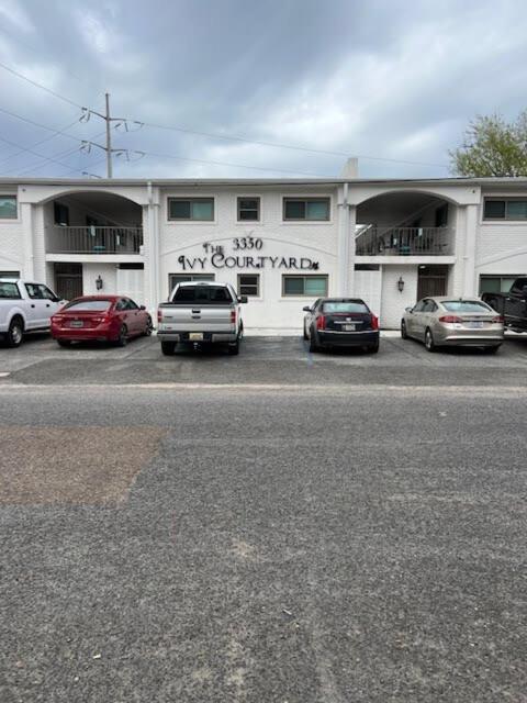 Two bedroom apt with desk washer dryer & pool - B&B