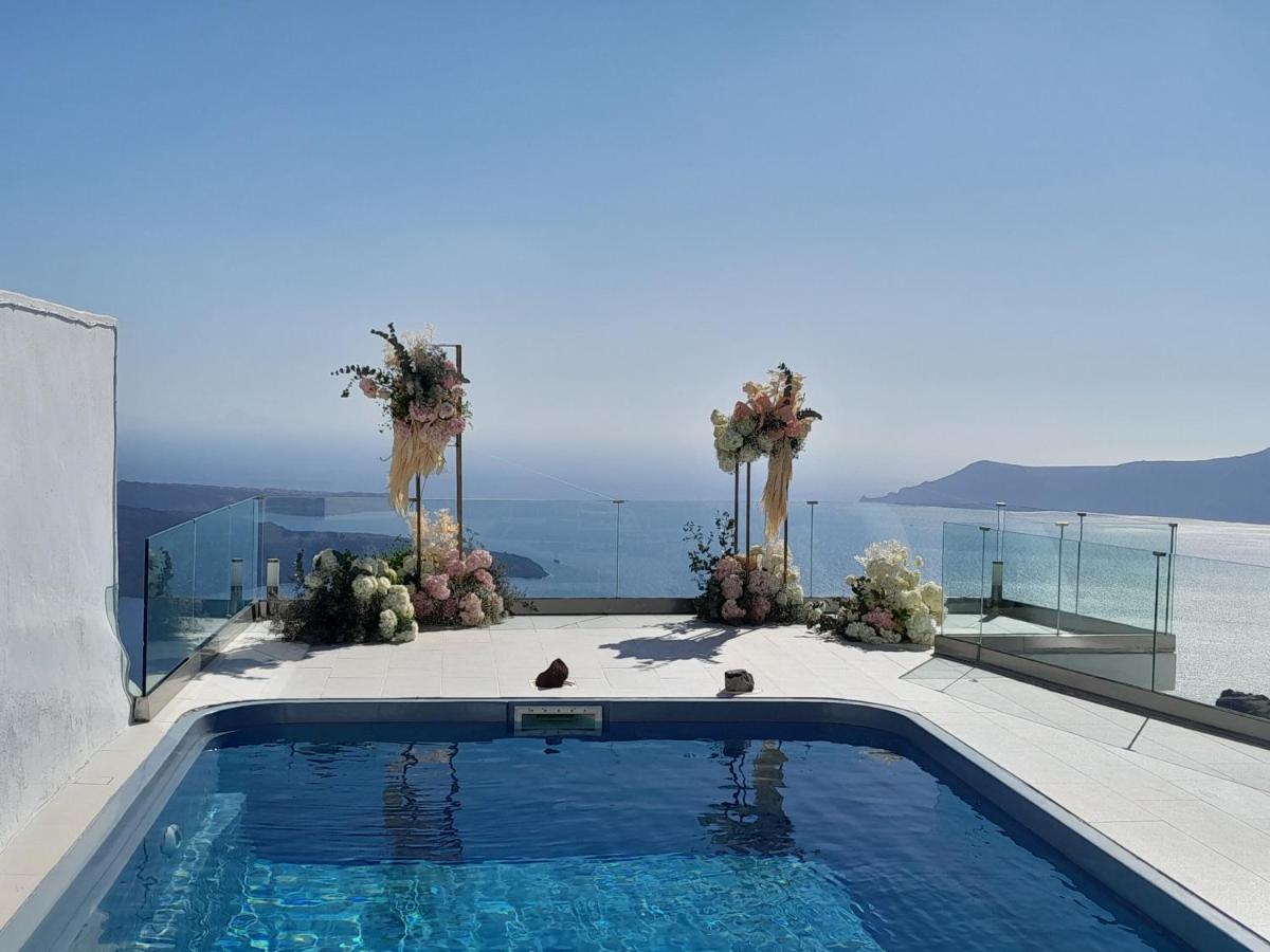 SPILIOTICA HOSPITALITY Cave Traditional House on the cliff with shared pool - B&B Merovígli