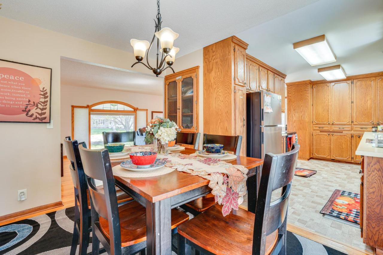 Spacious Cottage Grove Haven Near Downtown St Paul - Chambres d'hôtes Cottage Grove
