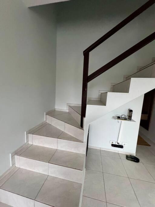 Sobrado para a família na praia! - B&B Matinhos