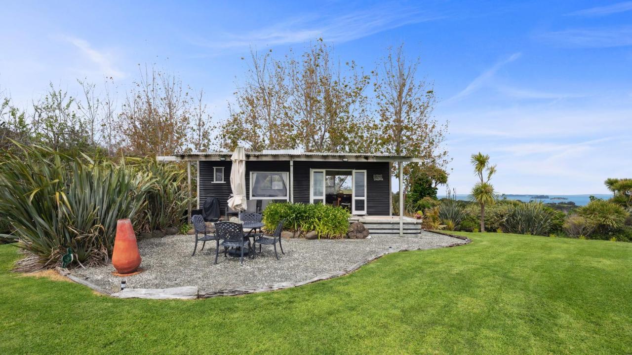 Tawharanui Cabin - Rural Cabin Studio - Bed and Breakfast