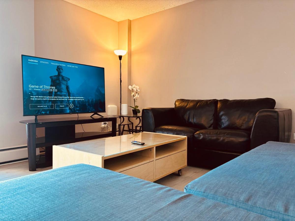 6th Floor 2 Bedroom Condo with Parking - Chambres d’hôtes Calgary