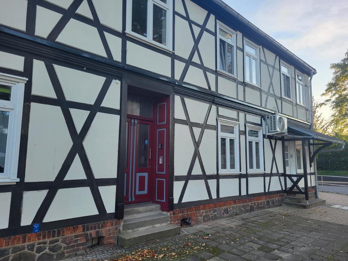 Einzelwohnung im EG mit Terrasse und AC - Bed and Breakfast