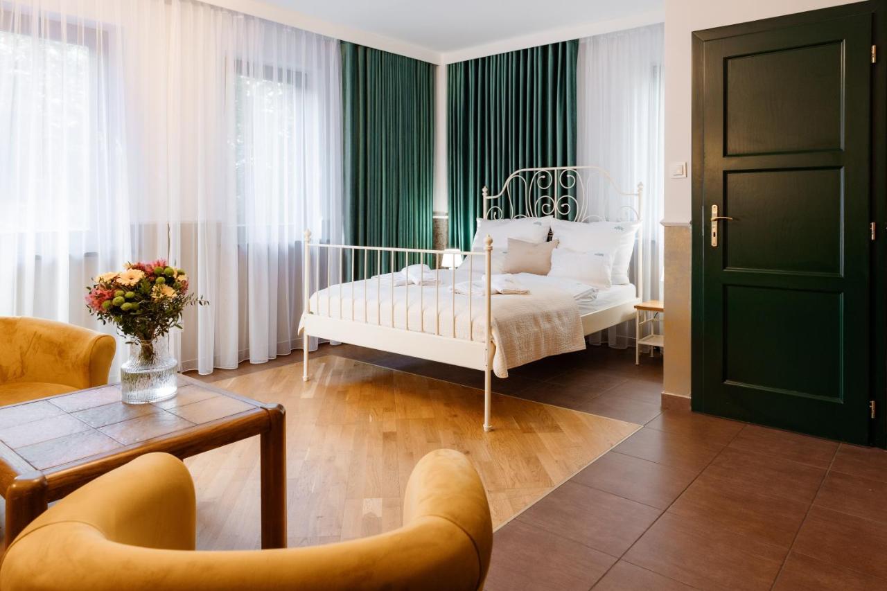 Standard Double Suite