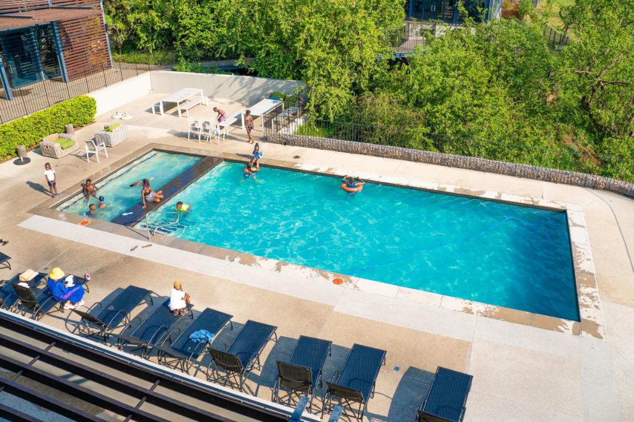 Spacious 2 Bedroom Apartment in Midrand, Waterfall City - Business and Family friendly - 11 Elizabeth Place - Chambres d’hôtes Midrand