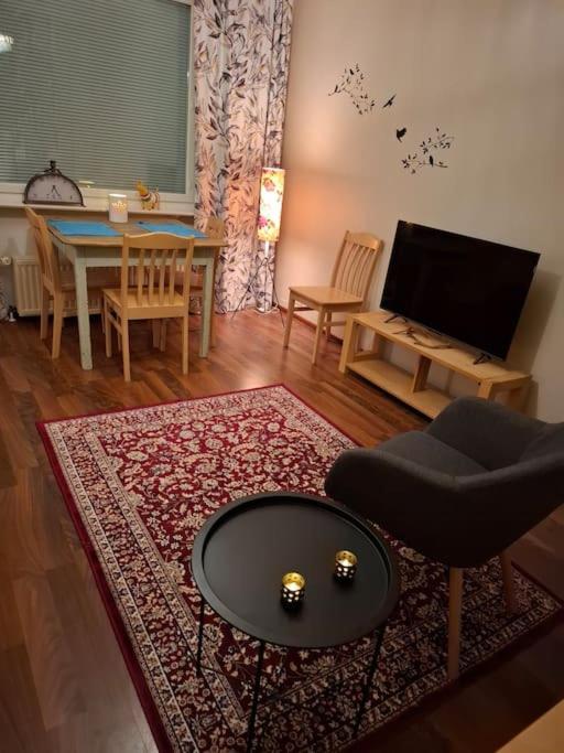 Tunnelmallinen retroyksiö - B&B