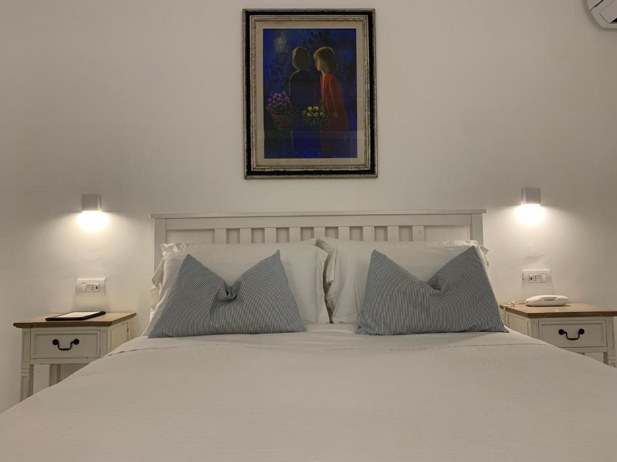 Deluxe Double Room with Side Sea View