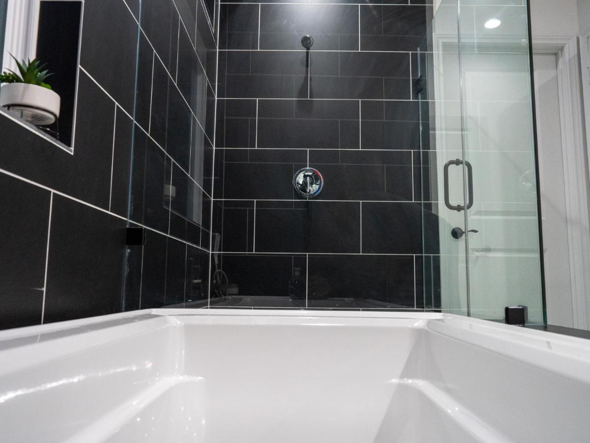 Houston Up Scale Abode - B&B Houston