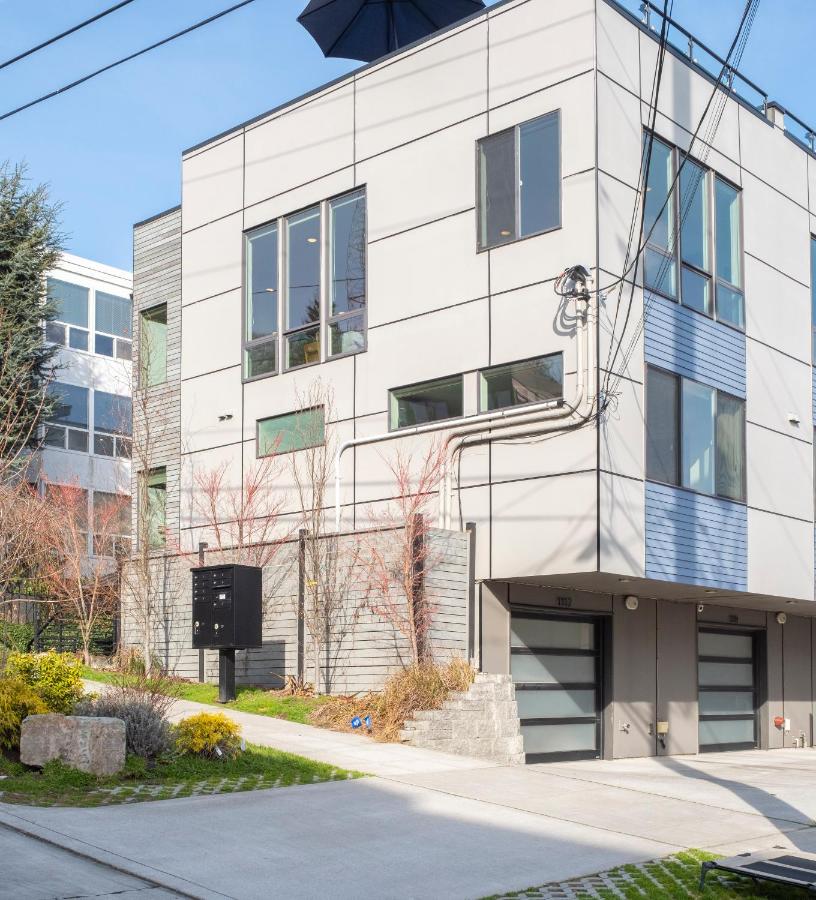 Modern Townhome with Space Needle View - B&B