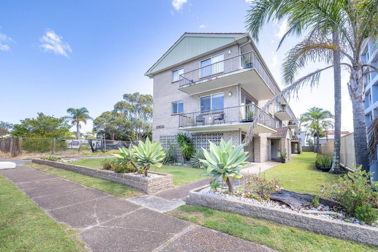 1 Costa Smerelda, 16 Soldiers Point Rd - filtered water views - B&B