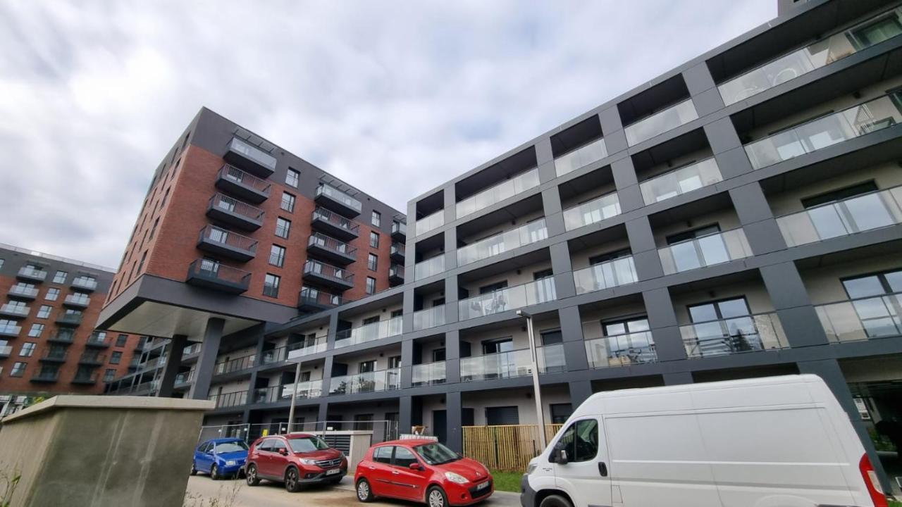 #Madalińskiego57 - city center, new bulding, 2 bedrooms, 2x double beds and a fold-out sofa, separate kitchen, AC, balcony, free underground parking, self check in 24h, internet, Netflix, coffee machine, washing machine,1km to the railway, for non-smokers - Ferienwohnung Wroclaw
