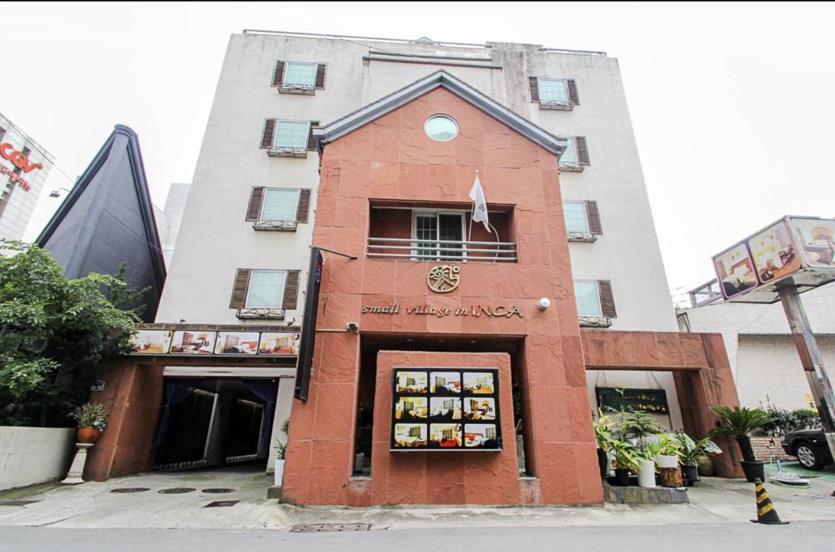 Small Village of Inca Motel