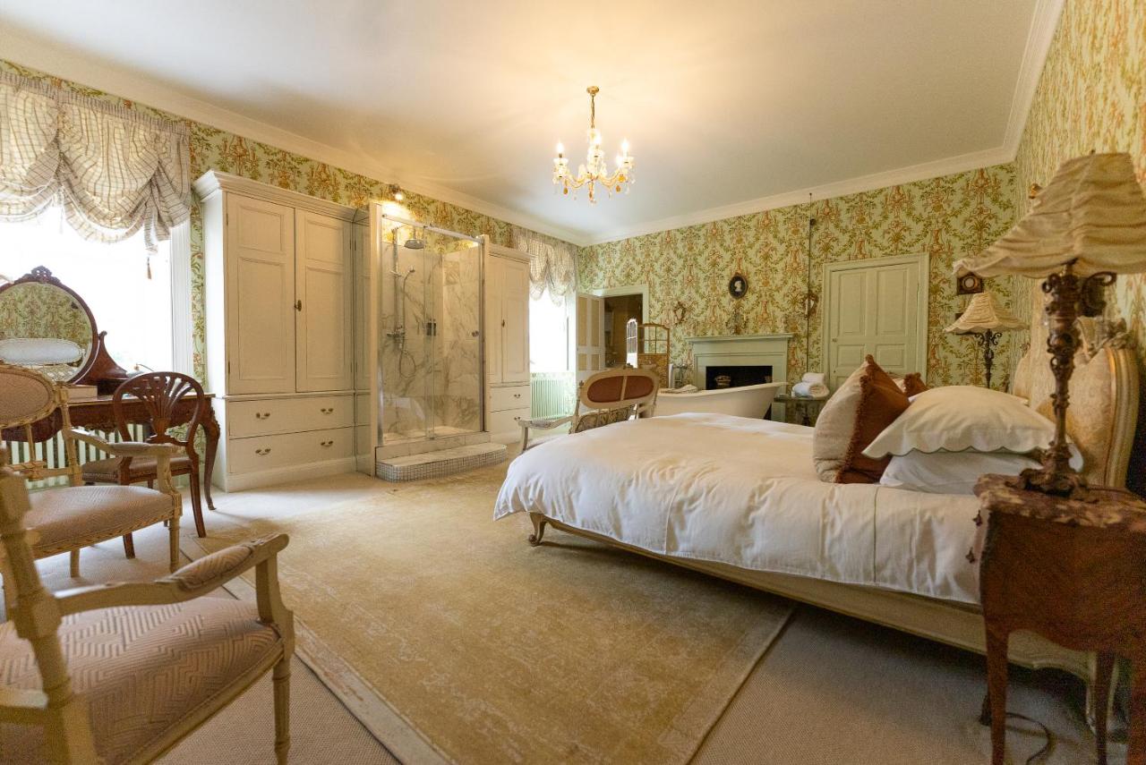 Queen Room with Garden View
