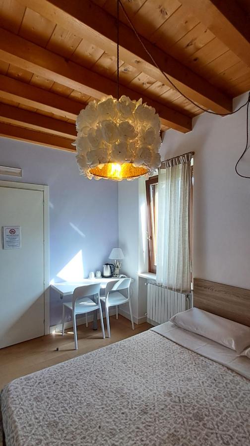 Camera Matrimoniale/Doppia con Letti Singoli con Bagno Privato