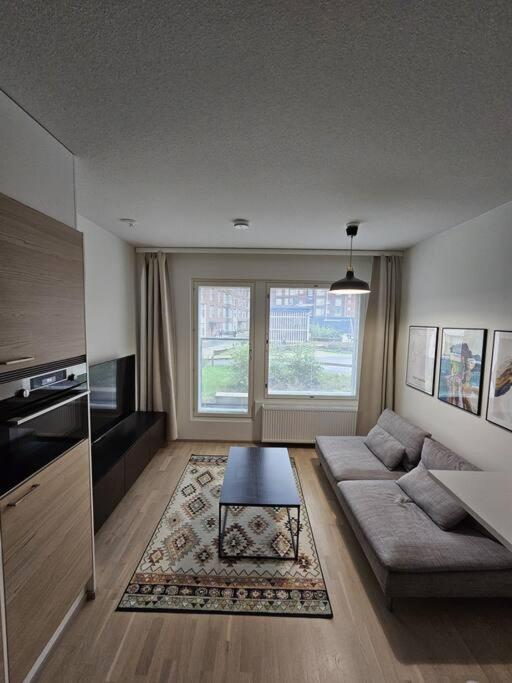 Modern City Apartment nearby Airport - B&B