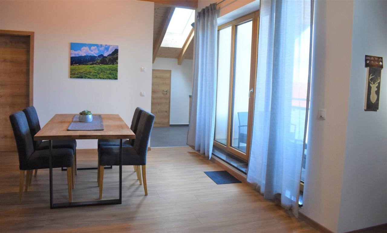 Apartment with Mountain View
