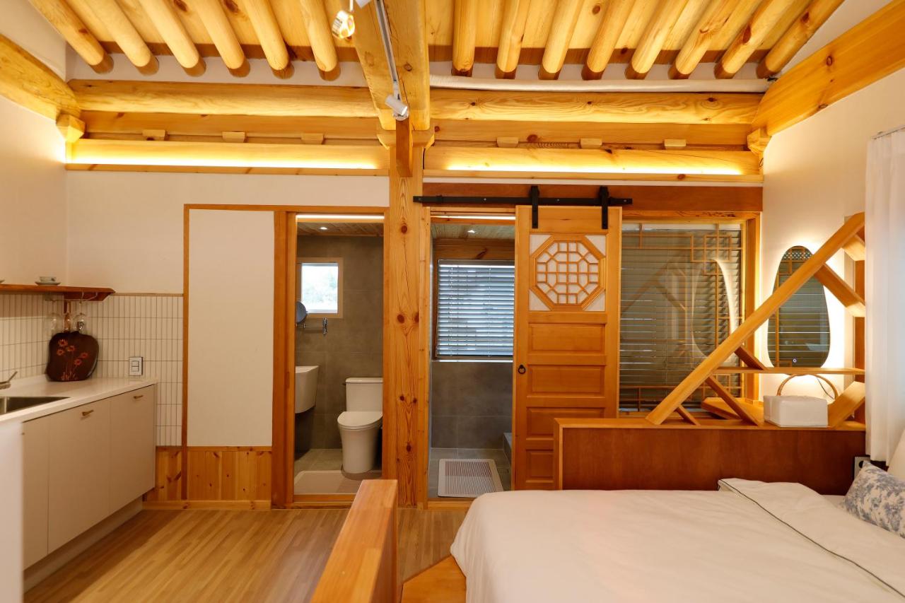 Habitación Triple con vistas al jardín