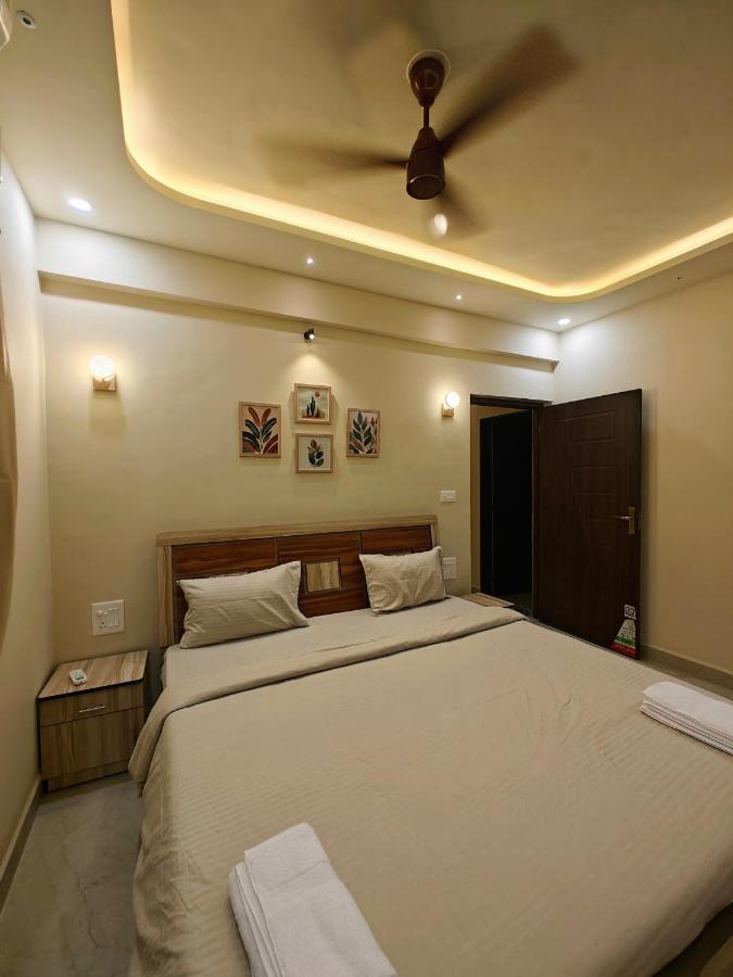 The Sharva 1 by Shiva stays with open air Bathtub, close to Varca beach - B&B