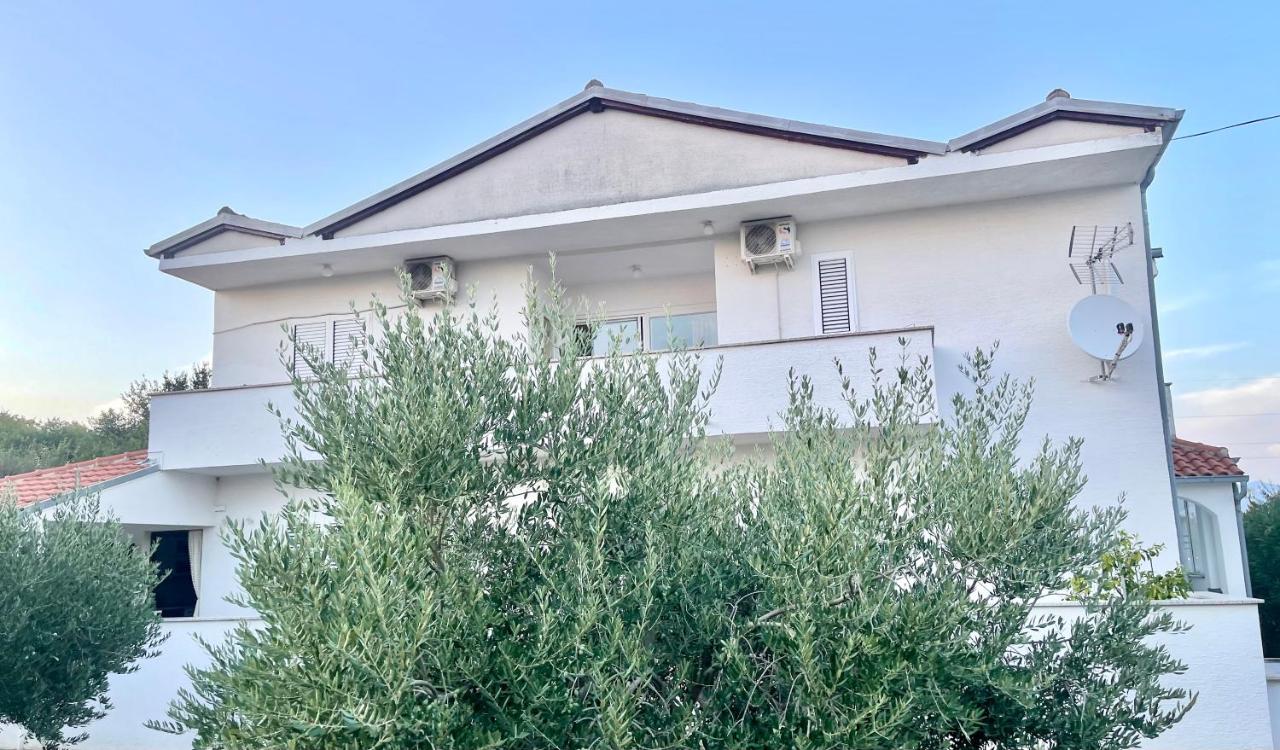 Appartamento con 2 Camere da Letto e Balcone