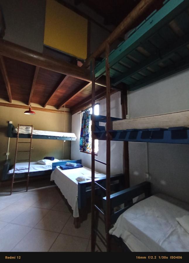 Habitación compartida mixta de 10 camas