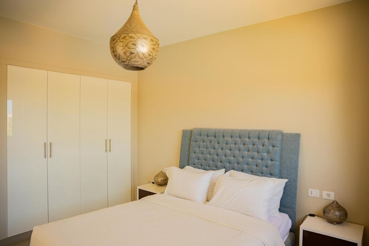 Nayah Stays, Joubal Lagoons flowery apartment - B&B