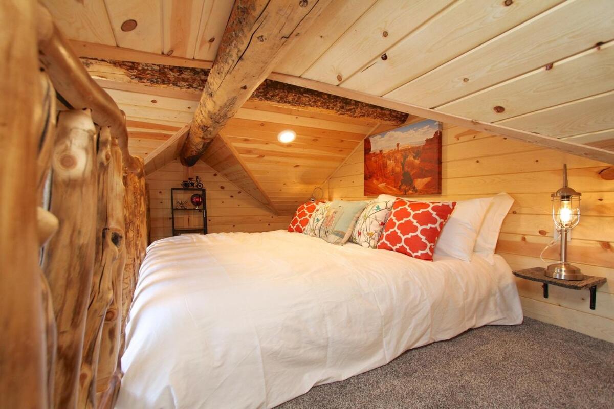 The Treehouse - B&B Orderville