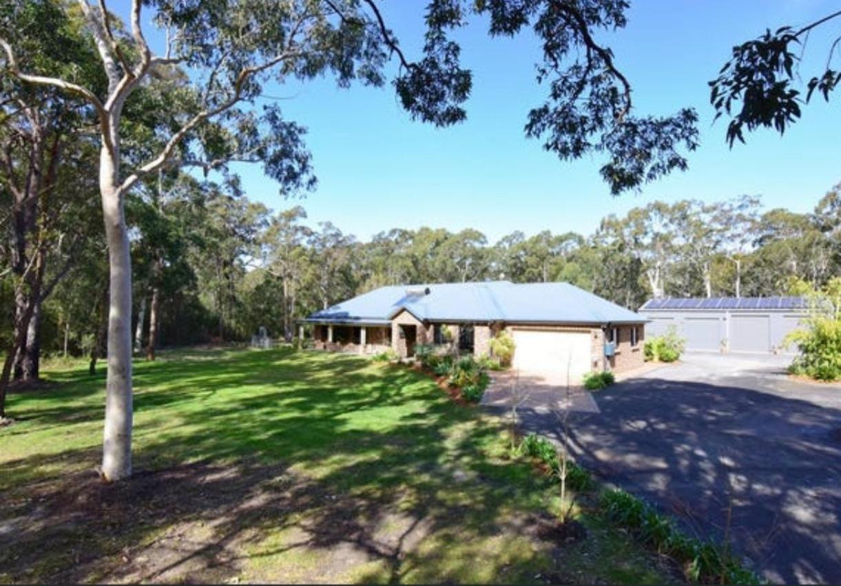 Husky Hideaway - B&B Woollamia