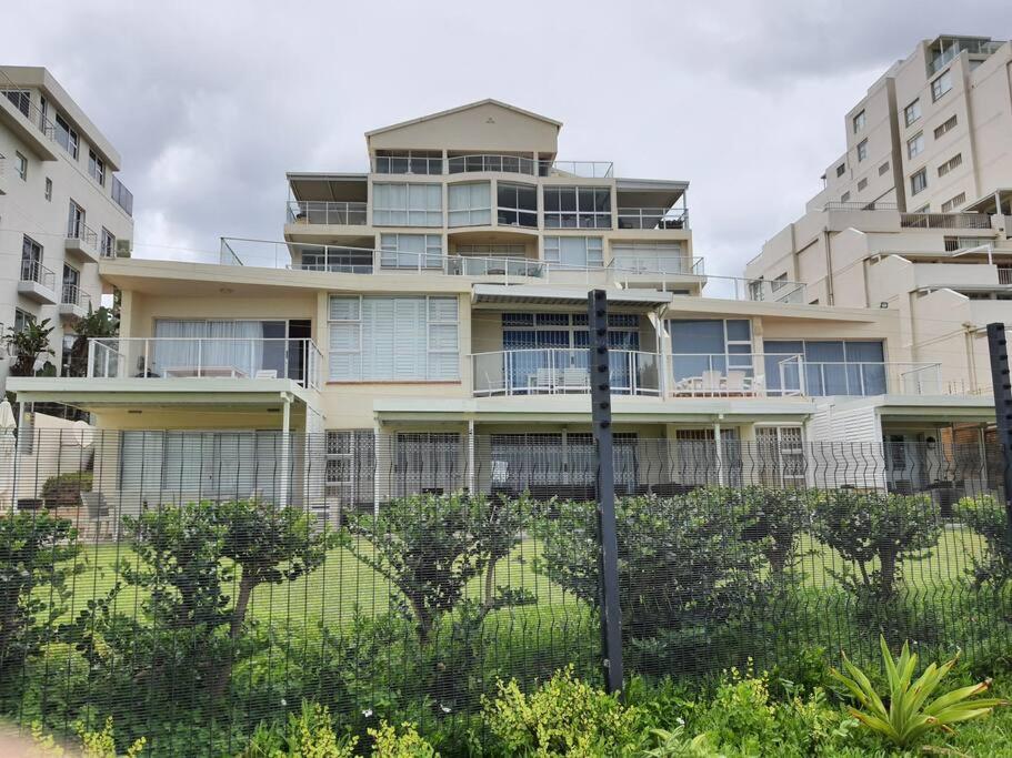 5 Glitter Bay 2 bedroom beach front sea view apartment - B&B