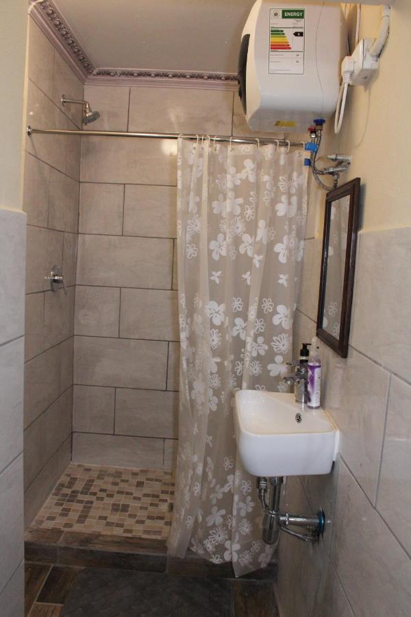 Familienzimmer mit Dusche