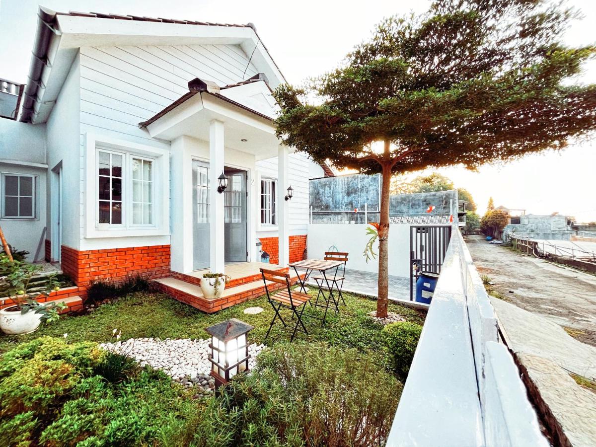Villa LA Lembang Retreat - Bed & Breakfast - B&B Lembang