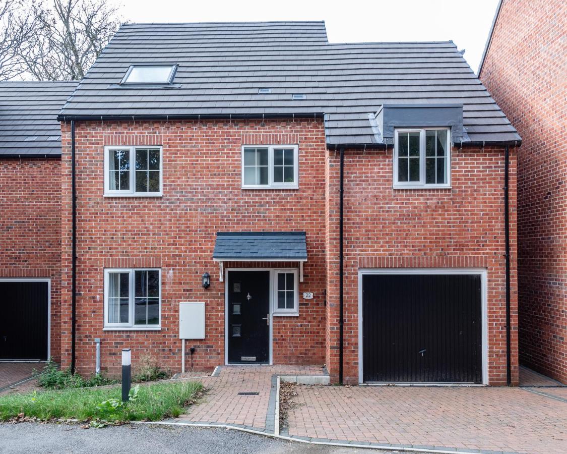 Stylish 5-Bedroom House in Nottingham - B&B