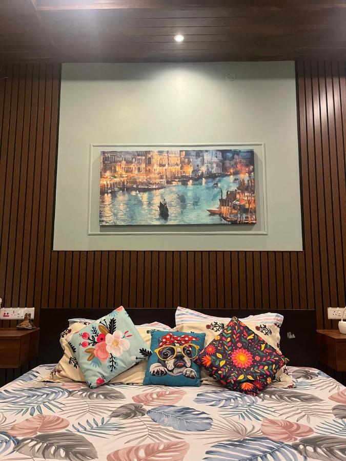 Riverside Palm Luxe 1BHK near Kamakhya & IHR - B&B Guwahati