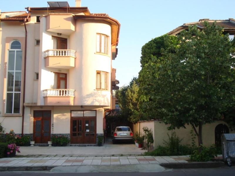 Rali Apartments - B&B
