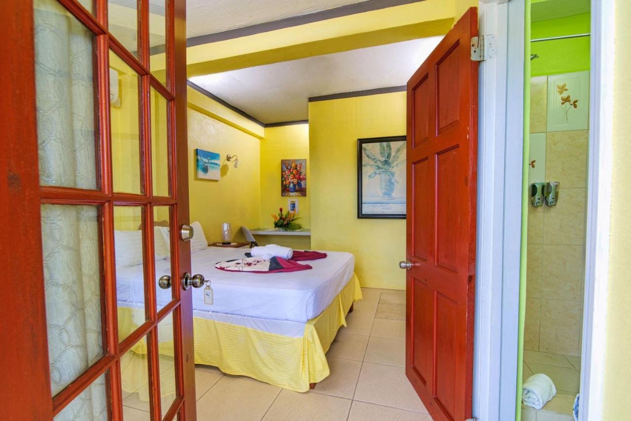 Double Room with Balcony and Sea View