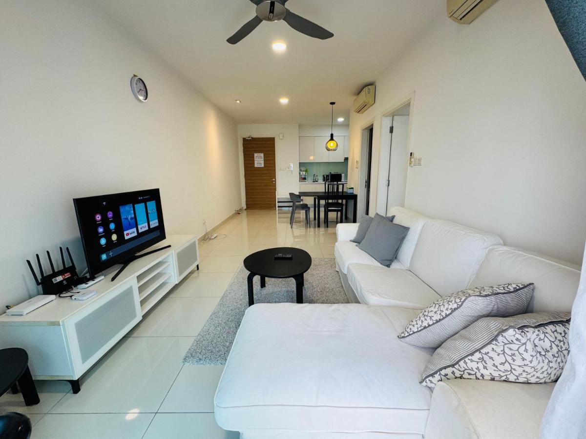 One-Bedroom Apartment with Sea View and Balcony